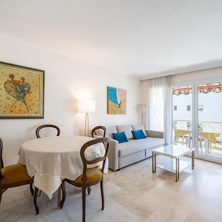 Appartamento 2 Bedroom Close To The Center Of
