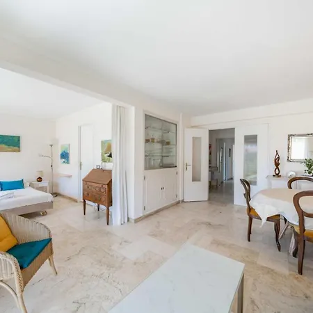 2 Bedroom Close To The Center Of Appartamento Cannes