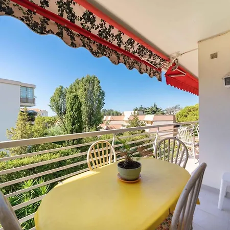 Appartamento 2 Bedroom Close To The Center Of *