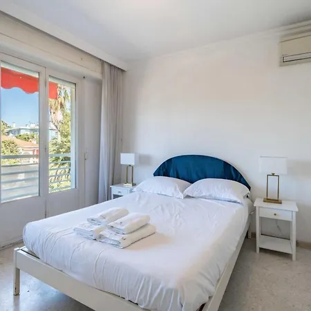 2 Bedroom Close To The Center Of Appartamento *