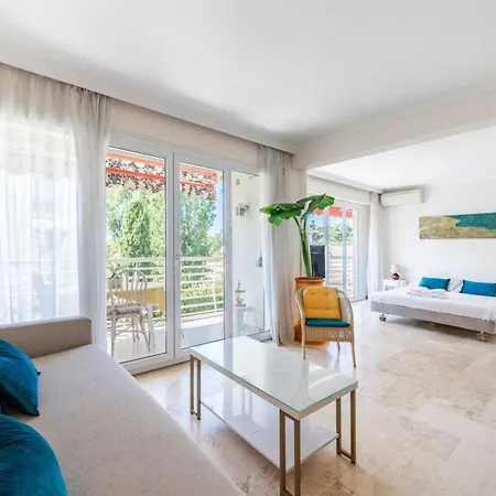 Appartamento 2 Bedroom Close To The Center Of