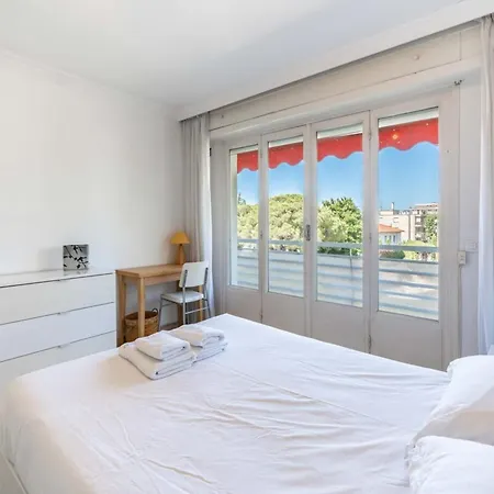 Appartamento 2 Bedroom Close To The Center Of *